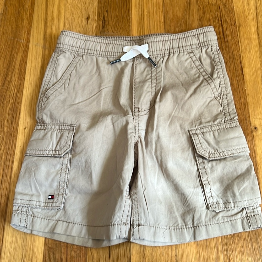 Tommy Hilfiger 2t shorts boy (NWOT) tag attached on 4t